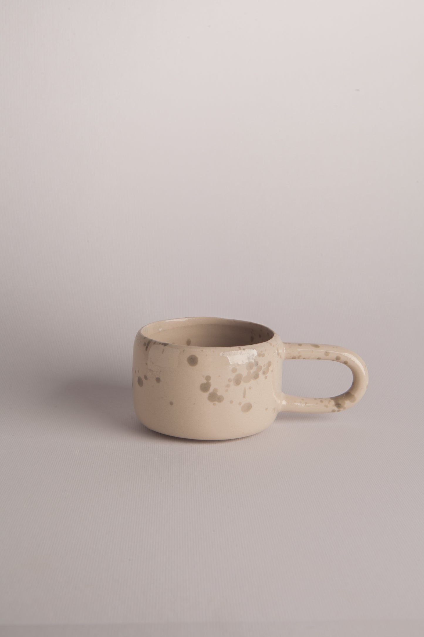 Taza "D" Gris Olivo