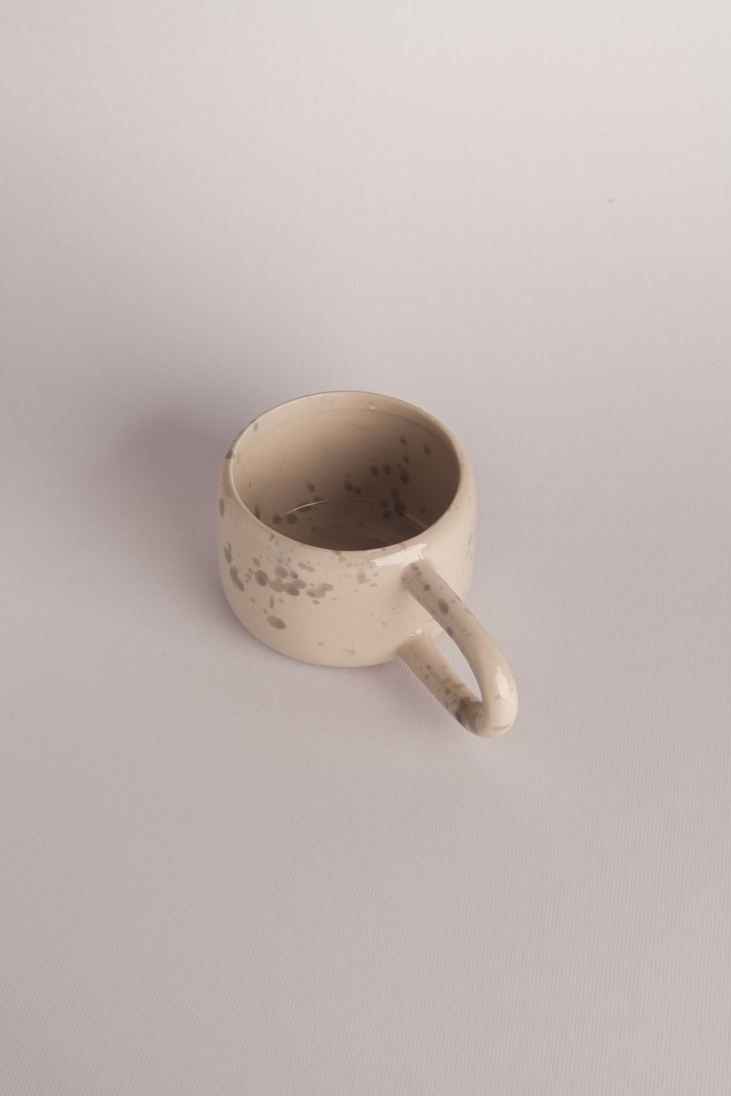Taza "D" Gris Olivo